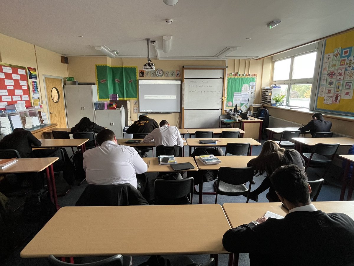 MrF_BellaMaths's tweet photo. Advanced Higher Mathematics Skills Builder session @BellaAcad @BellahoustonAc https://t.co/X1lWCcnDGy
