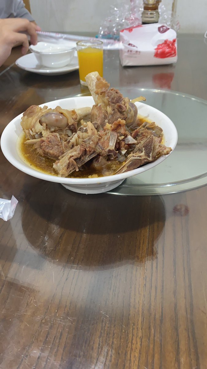 rookiegod98's tweet photo. 嵊州打卡
这么大的白酒杯要纪念一下 https://t.co/eKrKfy8LnV