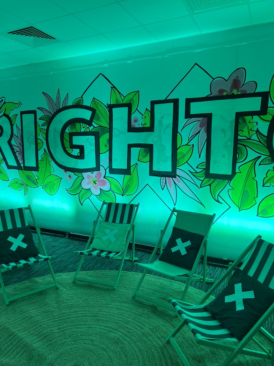 Planning Lunch?  🏖️ 

Come and chill in a deck chair with us in the #iXBeachHangout! 😎🌮

#Recharge #LunchTime #BrightonSEO #BrightonSEO2022 #Relax