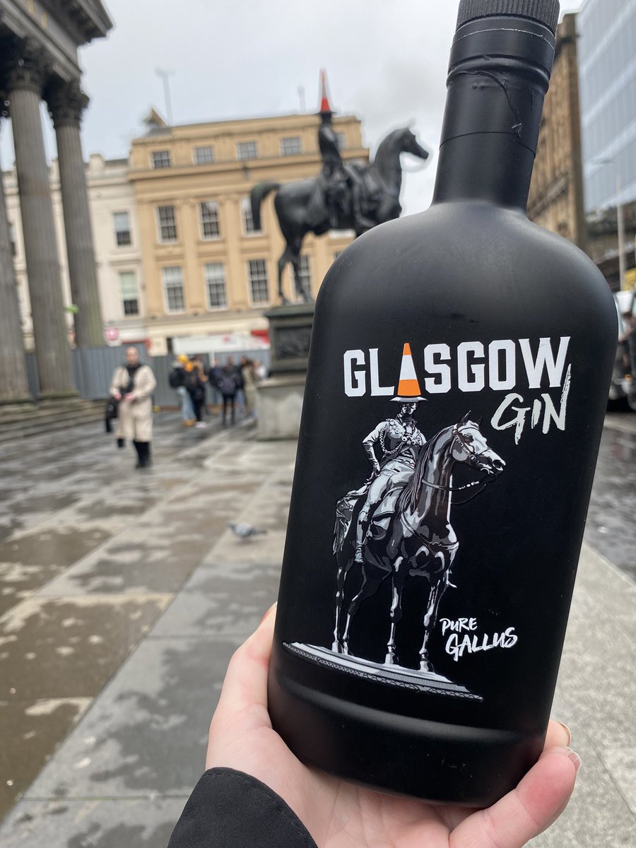 It’s grey and blowing a hoolie outside this week! At least The Duke still looks good 😍