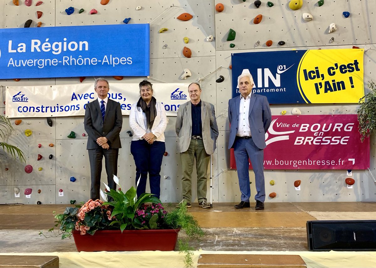 francoisbelay's tweet image. Plus de 400 personnes, apprentis, parents, profs et chefs d’entreprise à la cérémonie de remise des diplômes 2022 du ⁦@BTPCFAAin⁩ ce matin. L’occasion de saluer le prochain départ du directeur ⁦@FayardPascal⁩ et l’arrivée de Nathalie Ferrier pour lui succéder.
