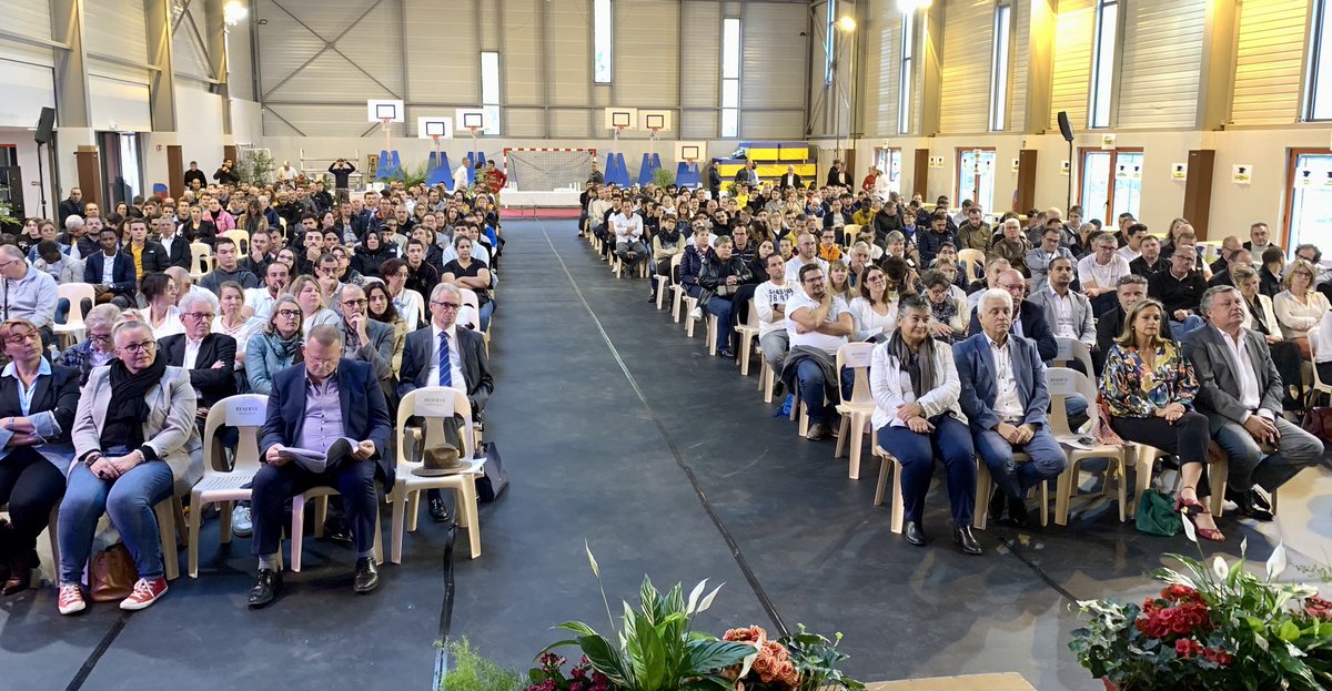 francoisbelay's tweet image. Plus de 400 personnes, apprentis, parents, profs et chefs d’entreprise à la cérémonie de remise des diplômes 2022 du ⁦@BTPCFAAin⁩ ce matin. L’occasion de saluer le prochain départ du directeur ⁦@FayardPascal⁩ et l’arrivée de Nathalie Ferrier pour lui succéder.