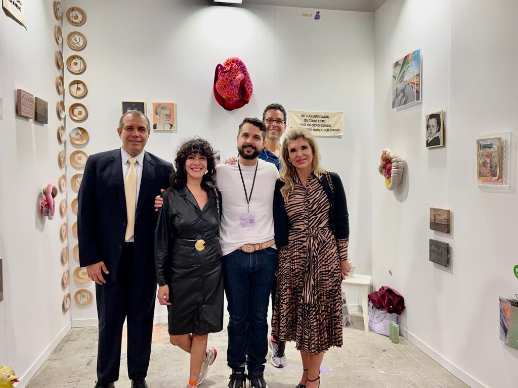 La Cónsul @ClaudiaPavlovic acudió a la inauguración de la feria de #artecontemporáneo @SwabArtFair, donde participan las galerías 🇲🇽 @lolita_pank, Proyecto Caimán y @Tramite_Buro. La Cónsul saludó y felicitó a nuestros representantes deseándoles mucho éxito en este evento.