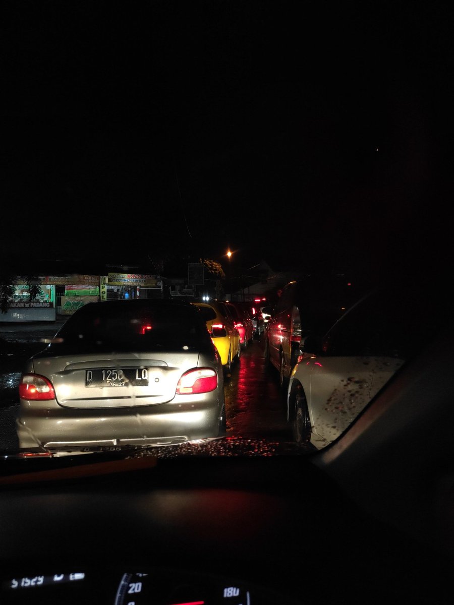 Ampir 2 jam dooong dago arcamanik hadooooohhhhh 
#macet #arcamanik #antapani #dago