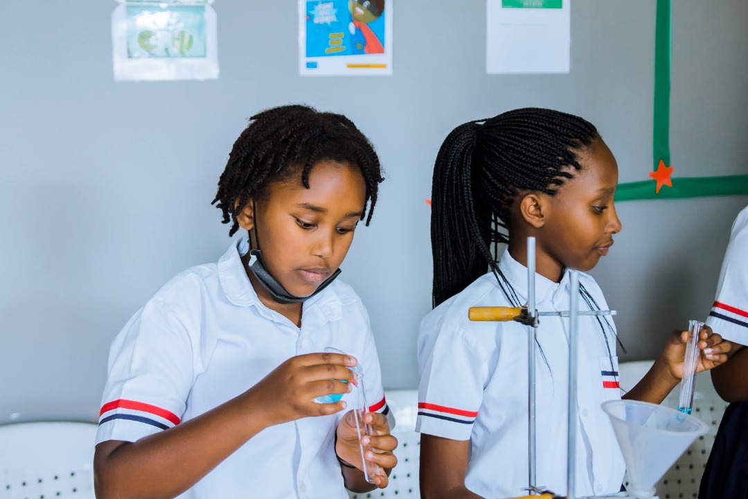 AcademyAgasaro's tweet photo. In the laboratory, Students learn to use the tools and conventions of science.

 For more info.

Call: +250788230809,+250790135575
Email: info@agasarointernational.com

#rwandaeducation #rwanda #agasarointernationalacademy  #education #parentalchoice #kigali  #sciencelaboratory https://t.co/EZULpfODTy