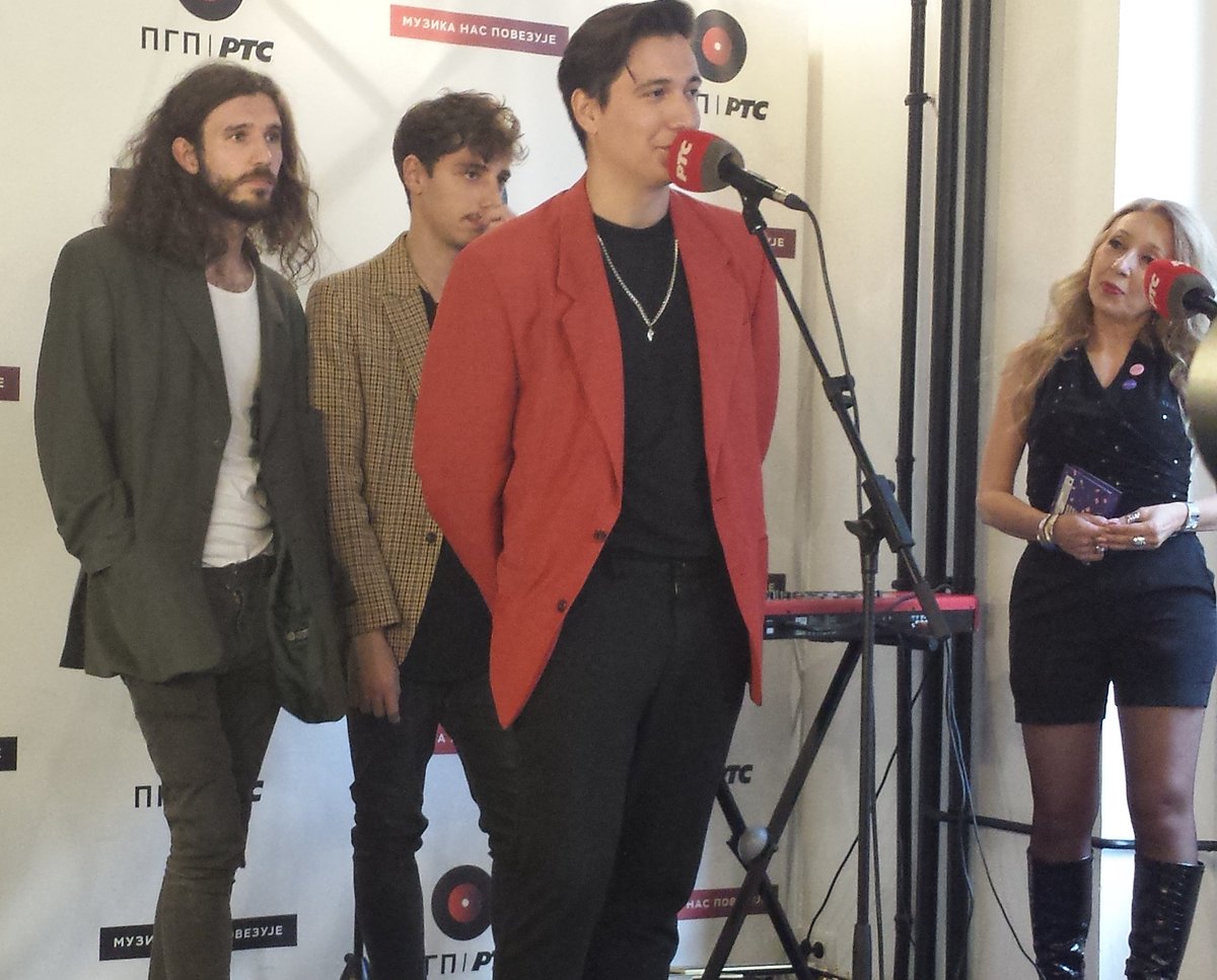 PregledMomo's tweet photo. Sinoć u RTS klubu promovisan drugi album pop grupe DRAM "Previše svega". Više inf. i fotografija na https://t.co/3rKA0oOD93 #muzika #popmusic #zabava #promotion #grupadram #dram @TanjaSikic @Beograd202 @DomOmladineBG #koncert #promocija #rtsklub #pgprts https://t.co/Qwgaf3wpSu
