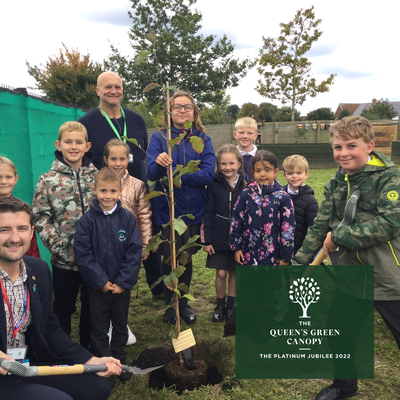 Bartons Primary School School Council planting a Magnolia tree in our new school garden in memory of the Queen. The tree is the 'Elizabeth' variety. @Team_Bartons @QGCanopy