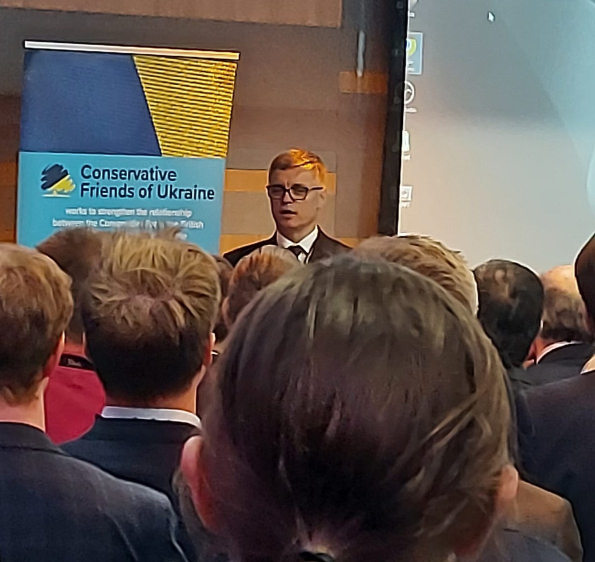 RobBAylesbury's tweet photo. Our unwavering commitment to support Ukraine was a dominant theme at #CPC22. PM @trussliz, Foreign Secretary @JamesCleverly &amp; Defence Sec @BWallaceMP reiterated our determination that #PutinMustFail. Ambassador @VPrystaiko thanked the Govt &amp; British people for our firm stance https://t.co/60Wxt1VKqs
