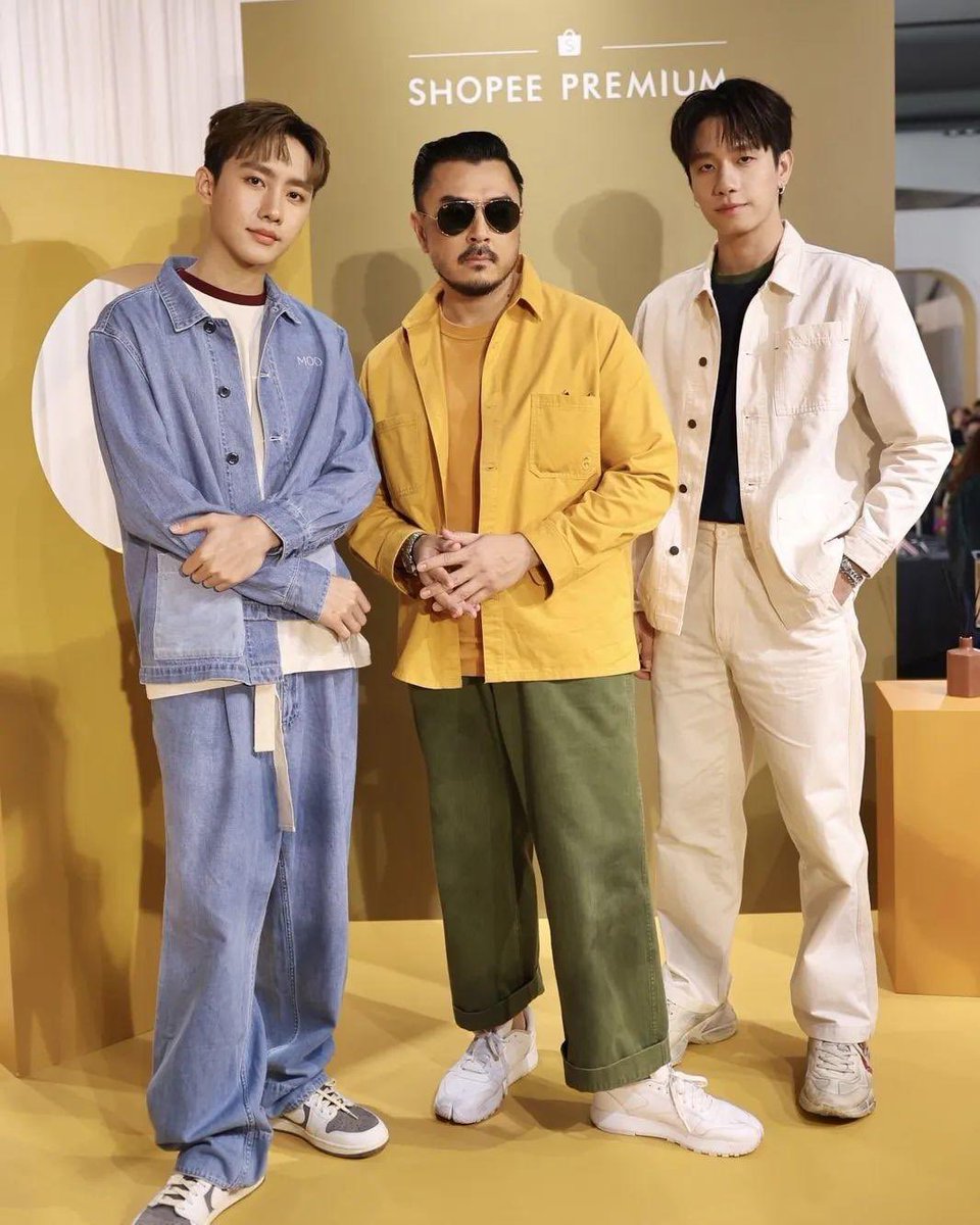 Promise_Siwat's tweet photo. 22.10.07
Cr：marksiwat
Instagram  Update
#MSIWAT
#Shopee1010xThaiDesigner #ShopeePremiumTH #MOOMOOTHINGS #ShopeeTH1010 #Shopee1010แบรนด์ดังปังเต็มสิบ #ShopeeTH #ShopeeTH1010KOL https://t.co/uaYO5jDfbD