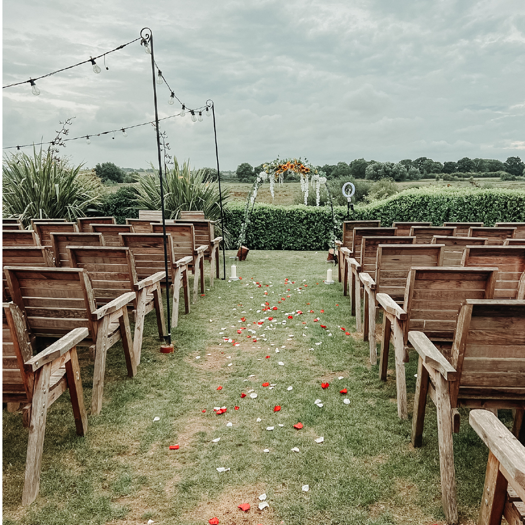 We love an autumn wedding – that gorgeous light, the colours, that crispness in the air, those cosy evenings 😍 We still have some late availability, so if your love can’t wait, get in touch with our Wedding Guru to find out more ❤️

thefieldsweddingvenue.co.uk/weddings/