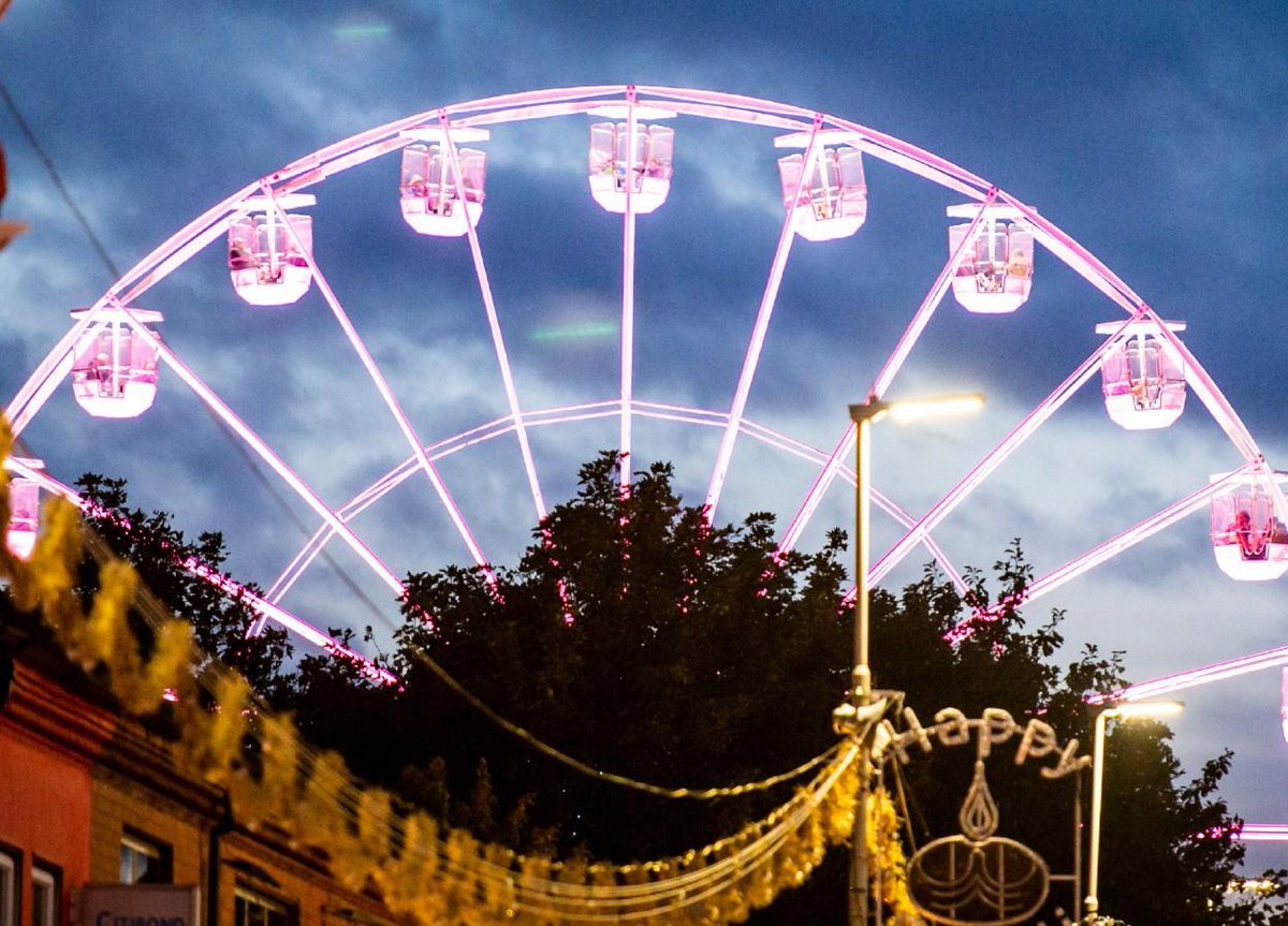 Back for #Diwali this year is the Wheel of Light which opens today on Belgrave Road, giving you fantastic views over the city and Golden Mile. Then on Sunday it's the amazing Diwali lights switch on! #Leicester's celebrations are the biggest in the UK!
ow.ly/2BAz50L40WW