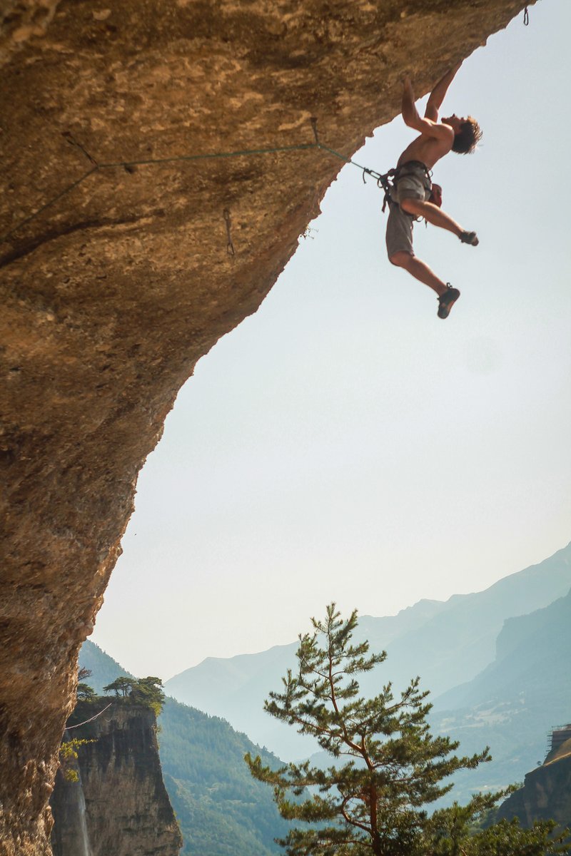 SymmetricalAI's tweet image. In this week&apos;s &quot;Life at Symmetrical&quot; feature, we&apos;re focusing on Frontend Engineer Roman Batsenko, who may or may not be your friendly neighborhood Spider-Man after working hours. You be the judge!

#climbing #payroll #payrollyouwonthate #people #employerbranding #afterhours