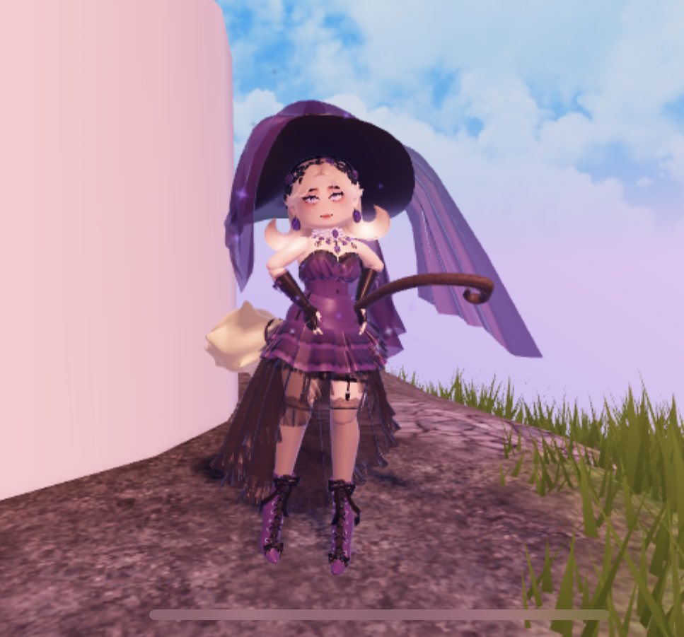 TheWomanBehind6's tweet photo. Royale high Skirt hack! 🌙                            -Oa skirt/corset ( sweetheart skirt toggle )
- Whimsy witch skirt ( first see through skirt toggle ) 🌙 #royalehigh #outfithacks @BeaPlaysRBLX https://t.co/tPpWsYPGD7