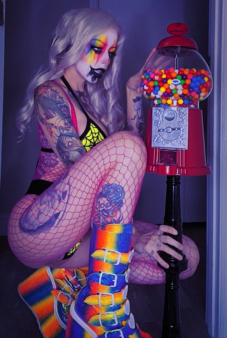 My pussy tastes like cherry gum balls or what ever Lana Del Rey said in that one song  (This set goes<a href="/tag/linkinbio"class="tags"><span>#linkinbio</span></a>