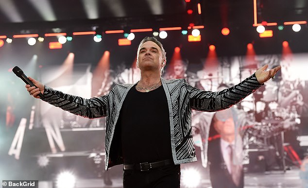 LcrLights's tweet photo. Robbie Williams
Production Design: Matt Pitman
Lighting Operator: Tim Oliver
Production Manager: Neil McDonald
📸Backgrid
#RobbieWilliams #PortVale #LCR #lightscontrolrigging #TPI #TPIawards #KOI #KOIawards #eventprofs #brightnessblog #lightingrental #lightingdesign https://t.co/s4vRKmUW95