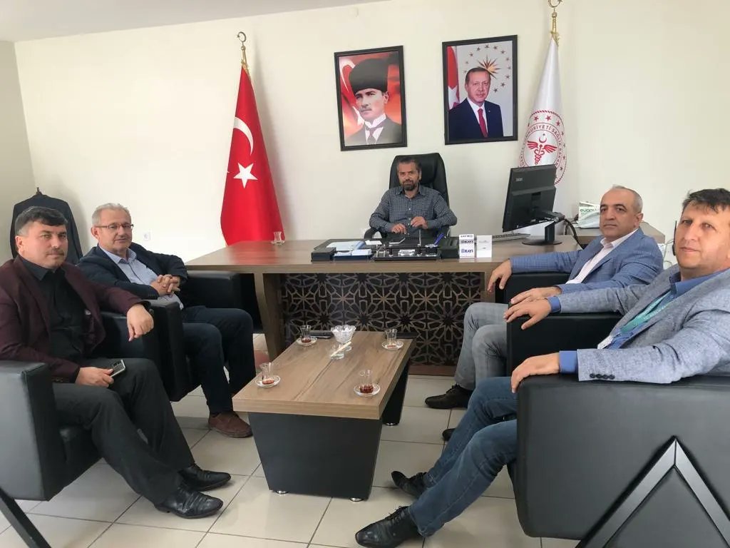 Şube Başkanımız Şaban Ceylan ve Başkan Yardımcılarımız Abdurrahman İlhan ve Halis Kaya, Devlet hastanesi Başhekimi Dr. Mehmet Tamer Özdemir'e hayırlı olsun ziyaretinde bulunarak görevinde başarılar dilediler.<a href="/_aliyalcin_/">Ali YALÇIN</a> <a href="/sabanceylan60/">Şaban Ceylan🇹🇷</a> <a href="/Haliskaya606060/">Halis Kaya</a> <a href="/ailhan6001/">Abdurrahman ilhan</a>