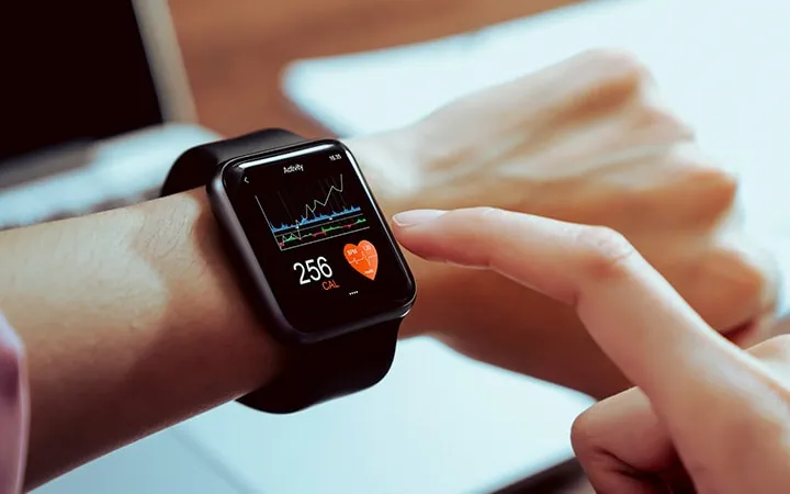 UH_CRC's tweet photo. Researchers are studying smart watches and their ability to detect early signs of infections due to a correlation between an increase in body temperature and heart rate. 

Read more: https://t.co/d9yF10xT6j

#DiscoverWithUH    #ResearchinCLE    #ClinicalResearch https://t.co/NXIF8181ms
