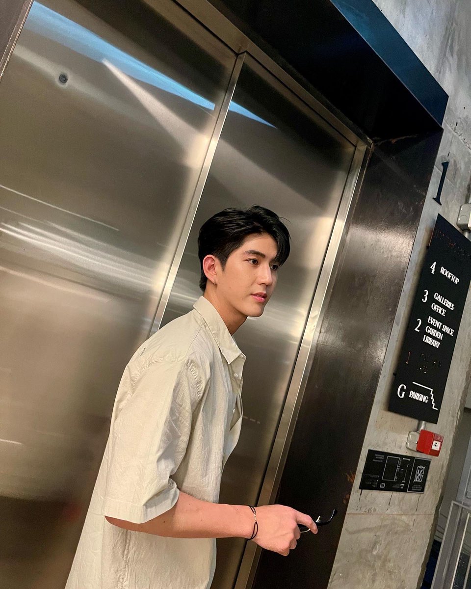 Sea_tawinan's tweet photo. I Met You On Rainy Day ⛈️ https://t.co/XxQGiJ6KFe