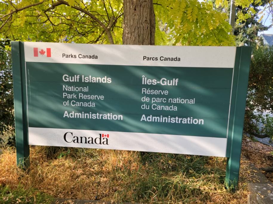 Epitetj's tweet photo. #SeedsandStories #IndigenousSeedCollectionProgram #SeedsForOurFuture #IndigenousSeedCollection Donnie was in Gulf Islands NP and got to meet and train with a Pauquachin FN crew yesterday https://t.co/cN7NOPUWc2