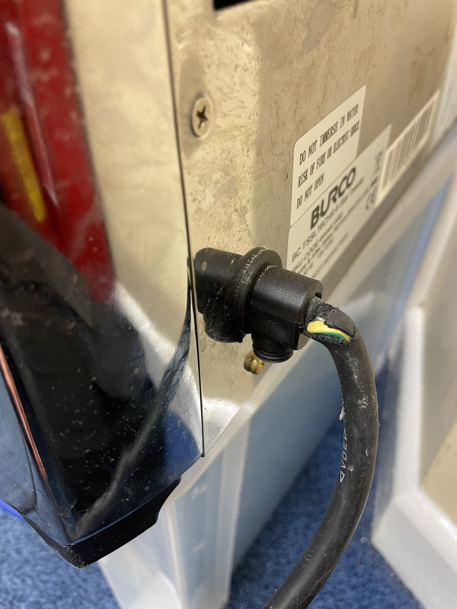 CardiffPATLtd's tweet image. Anyone for toast?

We find this a lot in kitchen equipment that’s been pushed up tight to the wall when not in use

Warm cables can become brittle over time and can split, often right down to the copper

A quick repair by @GerJDav &amp;amp; toast was back on the menu 😋

#FailOfTheWeek