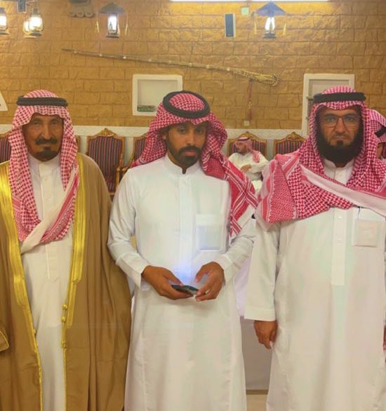 alghaithyf's tweet photo. أقامت عشيرة #التريبان من #شمر مساء أمس الخميس ١٤٤٤/٣/١٠هـ في مضيف المنارة بحائل ، حفل تكريم للشهم/ جهز بن ساير البريكي الشمري الذي ضرب أروع معاني الإيثار والتضحية بعد تبرعه بكليته للمريضة/ صباح عقيل التريباني الشمري منهياً بذلك معاناتها مع الفشل الكلوي.
#قصة_شهم 
#حائل https://t.co/A5M5Z82jL4