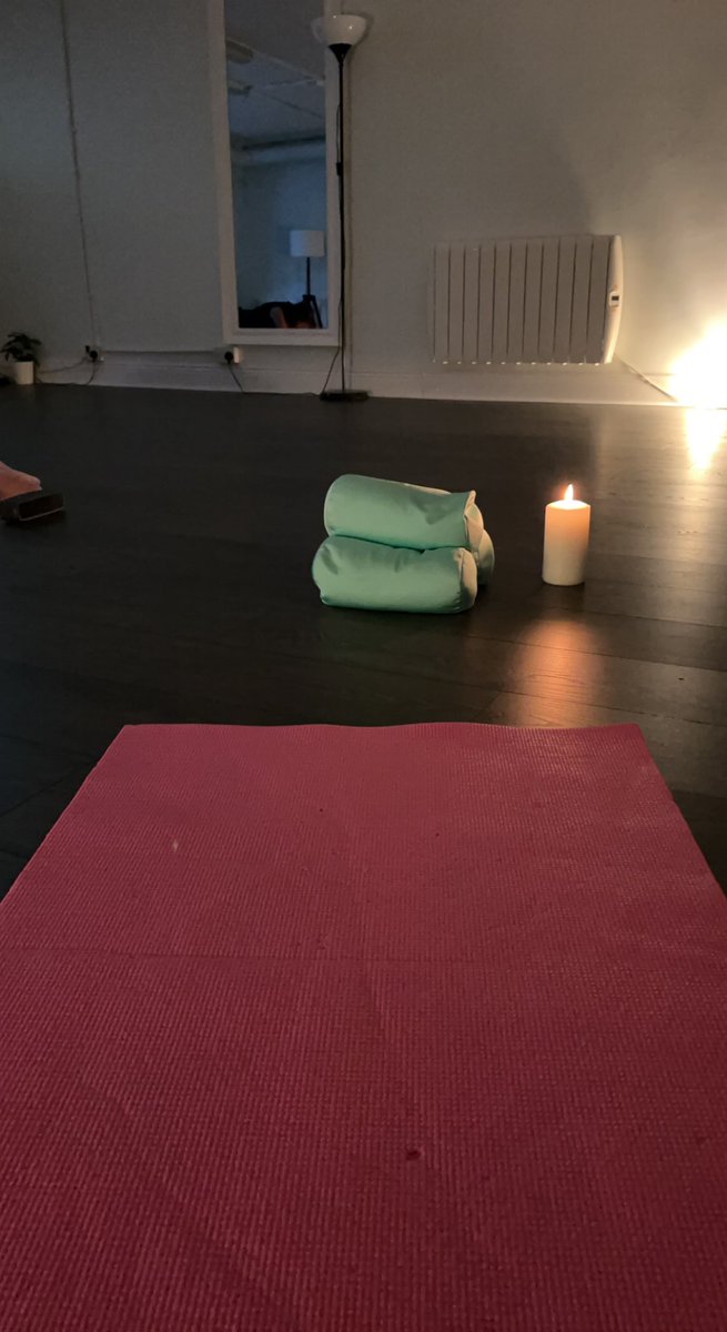 rachel_omahony1's tweet photo. Perfect way to wind down after a busy week #yoga #eventmgttus @MajellaGolden https://t.co/mzDCA44hSz