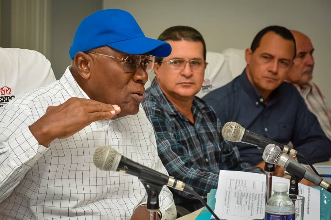 El miembro del Buró Político y Vicepresidente de la República, Salvador Valdés Mesa , evaluó en la provincia de #Holguín la marcha del Programa de Soberanía Alimentaria y Educación Nutricional. #FuerzaCuba. #CubaVive.
