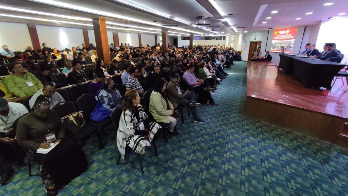 sindesenacol's tweet photo. Segundo día de la capacitación de dirigentes sindicales de SINDESENA, hoy con nuestro compañero @wilsonariasc, el doctor @ecuarauz, el doctor Daniel Libreros y el doctor Cesar Giraldo hablando de coyuntura nacional e internacional, de trabajo y de economía popular https://t.co/B6lAL96sCo