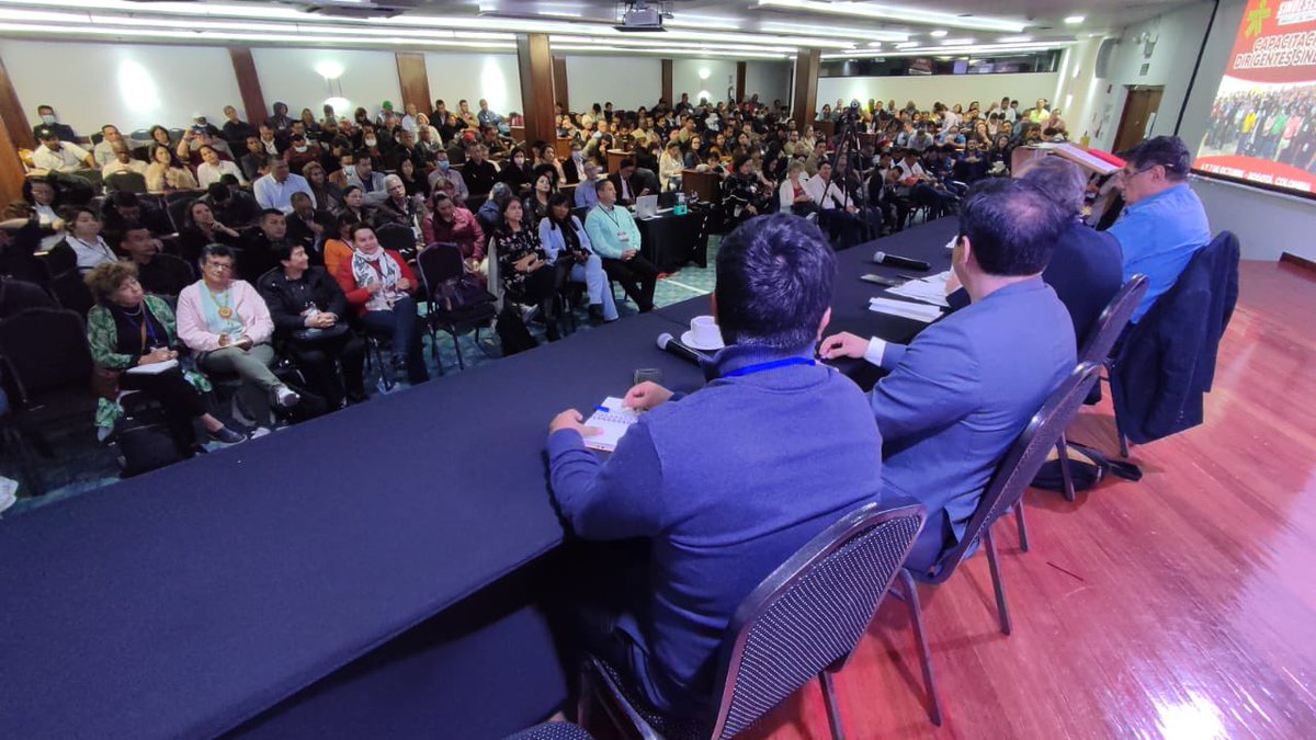 sindesenacol's tweet photo. Segundo día de la capacitación de dirigentes sindicales de SINDESENA, hoy con nuestro compañero @wilsonariasc, el doctor @ecuarauz, el doctor Daniel Libreros y el doctor Cesar Giraldo hablando de coyuntura nacional e internacional, de trabajo y de economía popular https://t.co/B6lAL96sCo