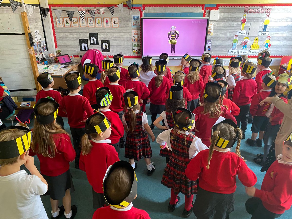 HermitagePrim's tweet photo. P1 celebrated a full first term in the Hermi Hive. After such a great term they’re certainly all fully fledged members! Busy bees indeed - we’re proud of them all 🤗🐝 #beallyoucanbe https://t.co/ZpBMD2Hy8A