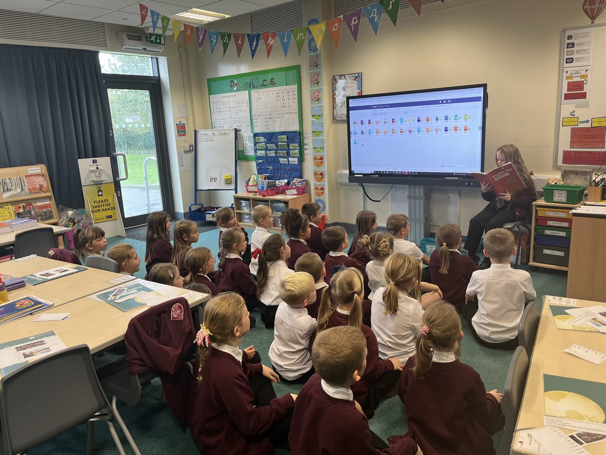 DeLacyPrimary's tweet photo. Year 3 loved reading their stories to their ‘audience’ year 2 and year 1/2 this afternoon! They have produced excellent narratives linking to the text ‘The Firework maker’s Daughter’ #sharingwork #reading #writing #superwork 🤩✨ https://t.co/qRG1TWTjUA