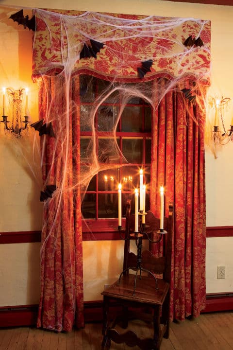 BlindsDotCom's tweet photo. Get in the #Halloween🎃 spirit with 12 truly terrifying window displays to entertain guests and trick-or-treaters: https://t.co/V5sStxMnUW https://t.co/WMMH1ru9YC