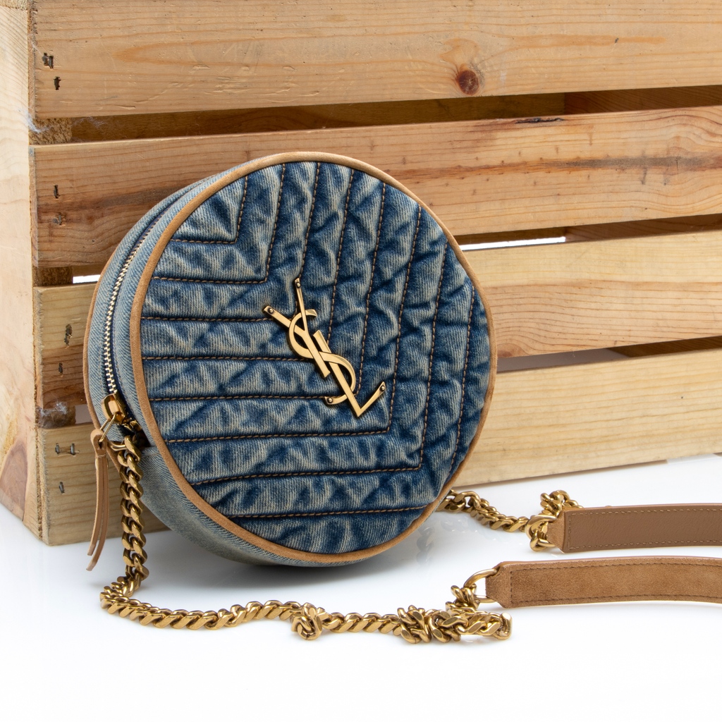BagBorrowSteal's tweet photo. This YSL makes for an adorable Autumn addition to any attire πβ
β
#bagborroworsteal #saintlaurent #ysl #yvessaintlaurent #roundbag #roundhandbag #ysllover #saintlaurentlover #purse #fallbag #autumn #luxurypurse #luxurybag #shoulderbag https://t.co/LXVyPdrl51