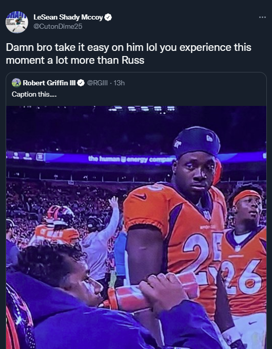 Fee1AY8XgAAE2Ng?format=png&name=small