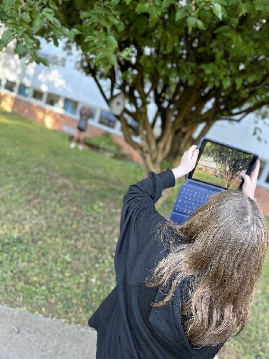 BusEdFun4U's tweet image. Mrs. Briones’s Photography &amp;amp; Digital Media class takes their skills outside to capture some Forced Perspective Photographs. @BoykinBryan @HokieAEK @Ashley83859234