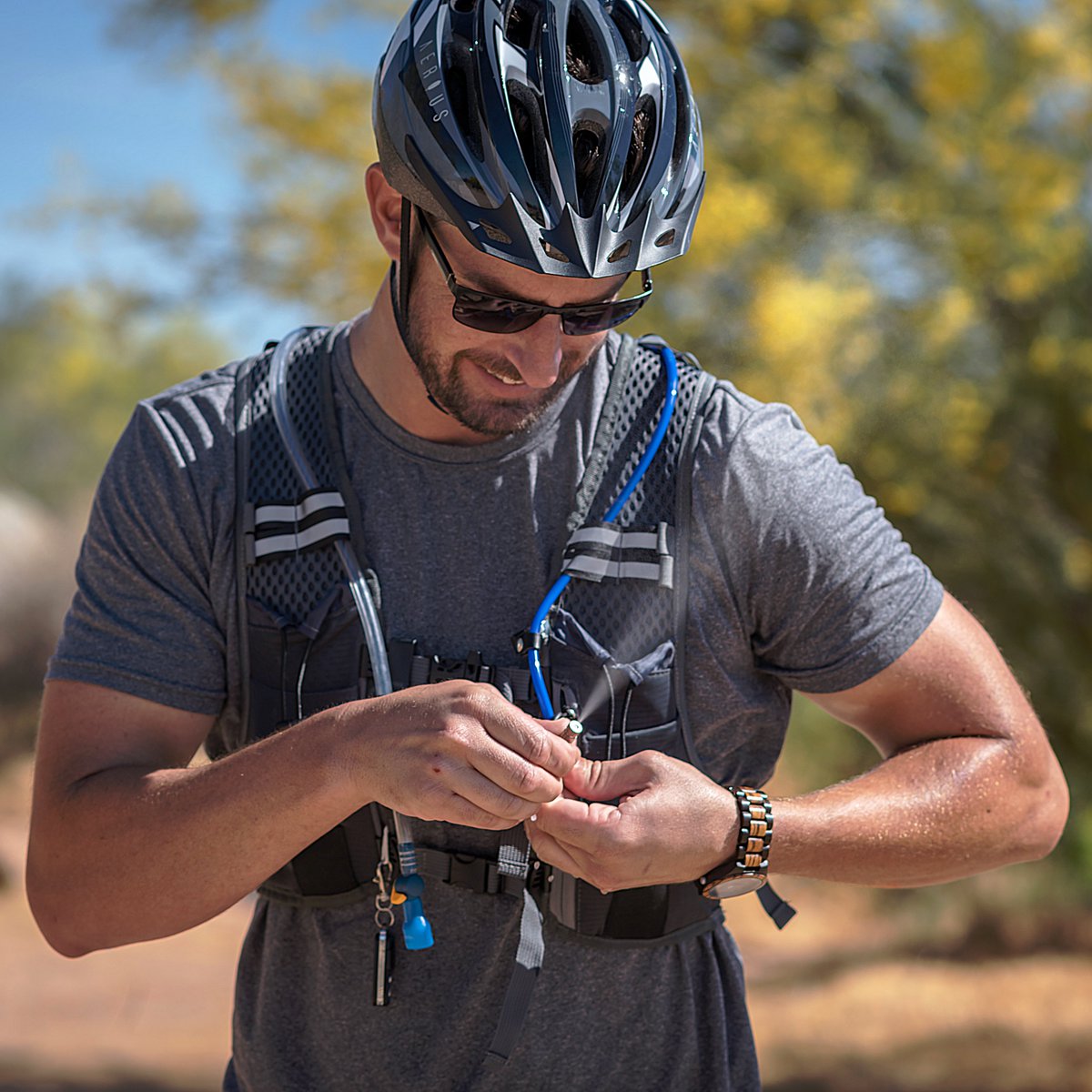 ExtremeMistPCS's tweet image. One push of a button and you're misting anywhere you go! 💡TIP:💡 Point the fully articulating mist nozzle perpendicular to the wind so you get the most mist possible 👍
.
.
#justaddwater #mistingbackpack #hydrate #biking #cycling
#outdoorcooling #hydration #lifestyle #hiking