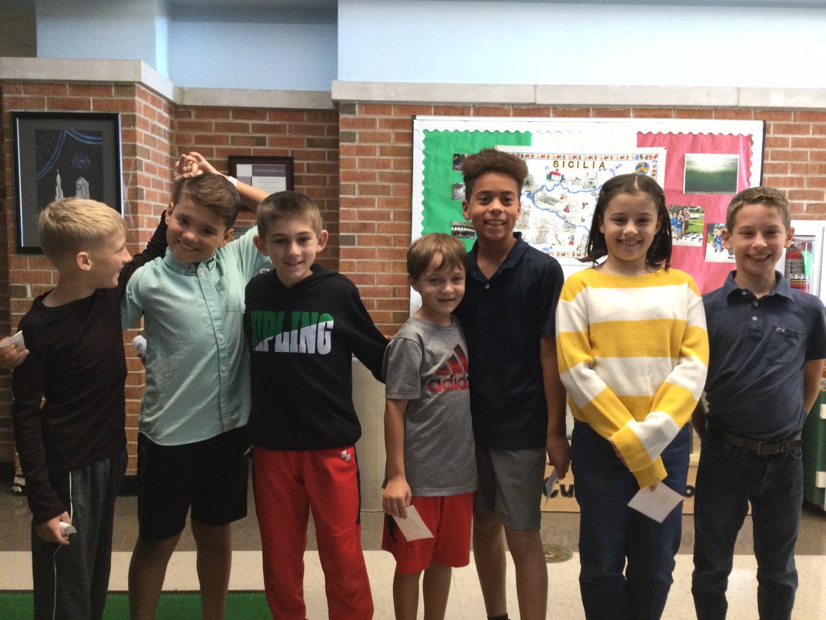 cacioppoleaders's tweet photo. Here are some behind the scenes of picture day. 13 #kipway #109way @kelliecacioppo https://t.co/tNYAUcPfRj