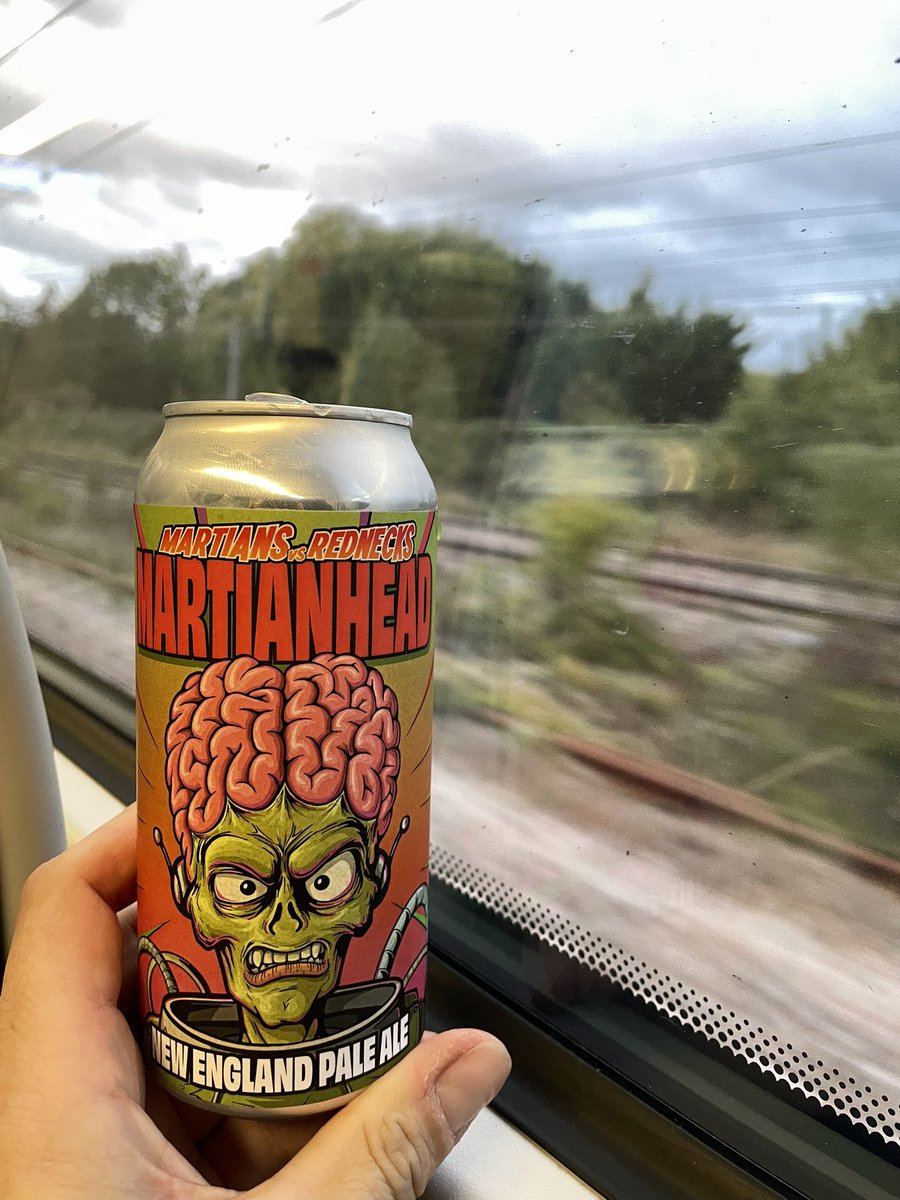 Off to a gig, starting the night the right way! <a href="/EastLondonBrew/">East London Brewing Co</a> <a href="/MartiansVs/">The Real Americans</a> #nft #beer #CraftBeer #neipa #headswim