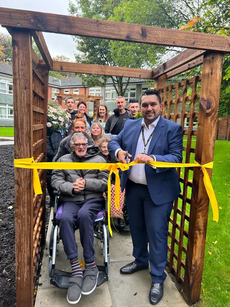 IMCTierBury's tweet photo. Fantastic day opening the garden at Killelea House. Thanks to @BespokeLd for the transformation. @CosaleaWalshaw will be using the garden to grow produce. @buryidc @BuryCouncil @adysw23 @loumx5 @DelysiaHawley https://t.co/FiiG3yqDiR