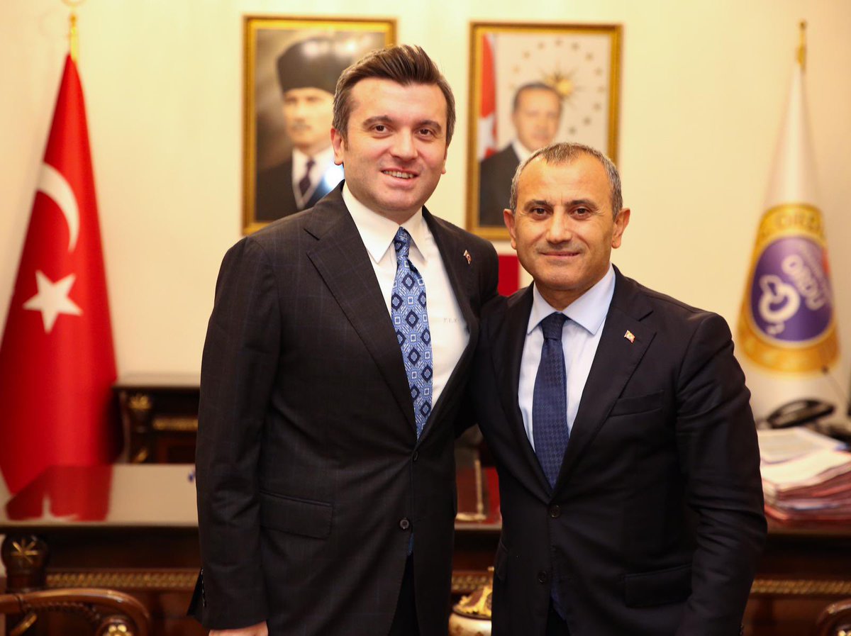 Cumhurbaşkanı Atama Kararnamesi ile Türkiye Cumhuriyeti nezdinde Hırvatistan Büyükelçiliğine atanan Dışişleri Bakan Yardımcısı Sn. Yavuz Selim Kıran, Valimiz <a href="/tuncaysonel/">Tuncay Sonel</a>’e veda ziyaretinde bulundu.
