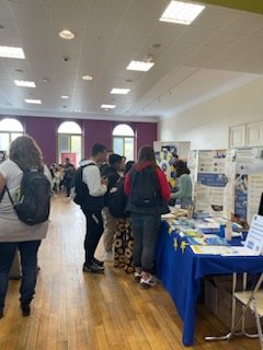 EuropeLimousin's tweet photo. 📸 Retour en images d'une journée à #Guéret à l'occasion de la #FetedelaScience organisée par la FOL 23 et le soutien de @recreasciences !

😀🇪🇺 Belle journée consacrée aux scolaires !

📅Demain après-midi rendez-vous à la médiathèque de Guéret ! https://t.co/3Cc7yD2mqG