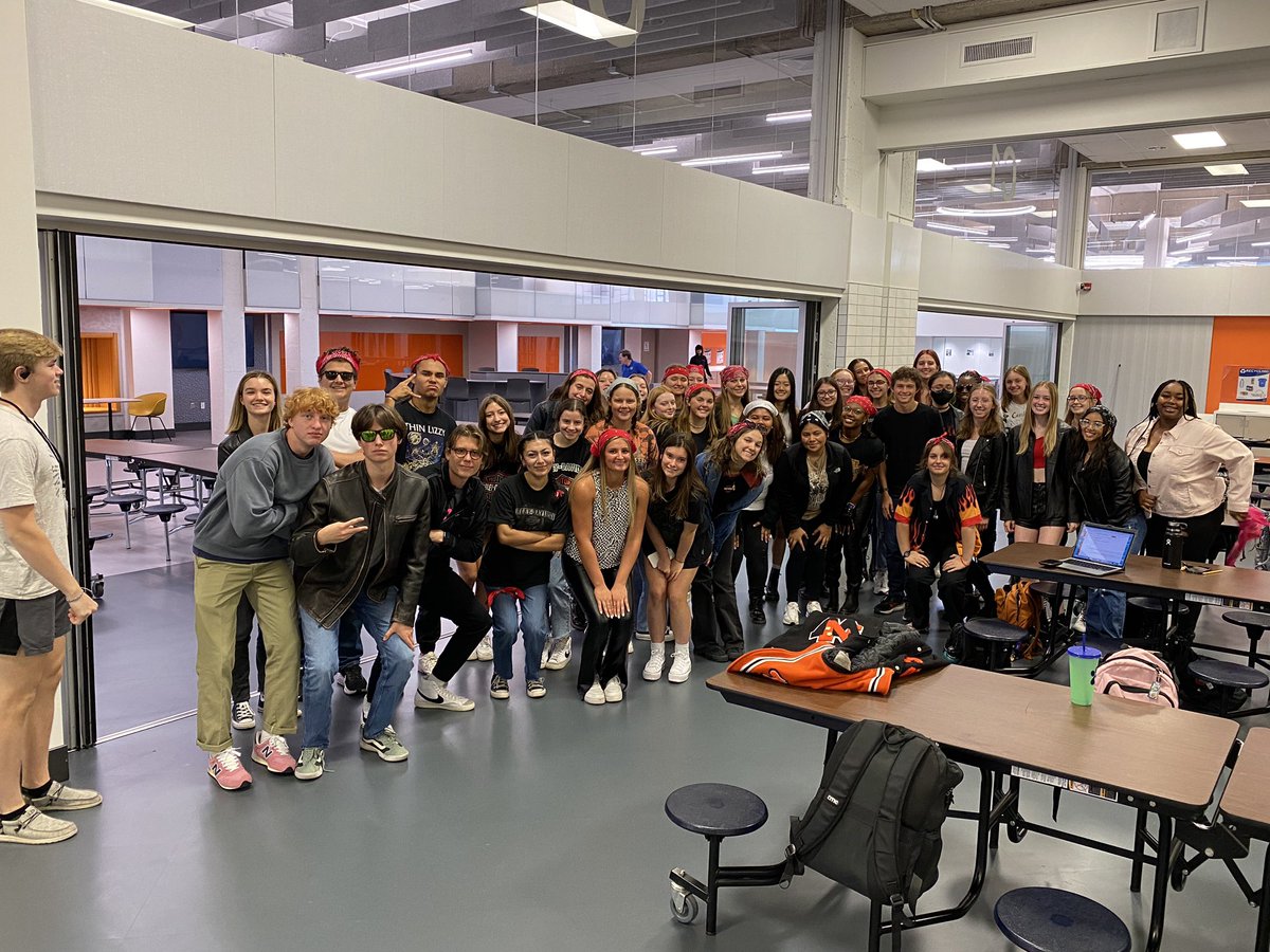 SMNWLinkCrew's tweet photo. Happy Homecoming NW!
@smnw_office https://t.co/6WyiQrNOMr