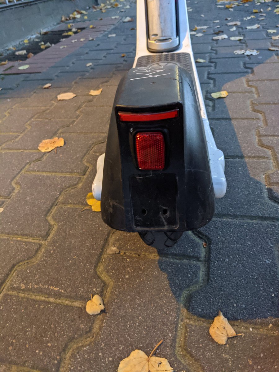 byseebass's tweet photo. @SenUMVKBerlin @limebike @_LimeAID totale Blockierung des Fußwegs!! Ätzend, dass man diesen Dingen immer ausweichen muss. Sogar ohne Nummernschild! @BerlinNkl ich bitte um geregelte Abstellplätze! #Neukoelln #berlin #escooter https://t.co/C3W91oK9rQ