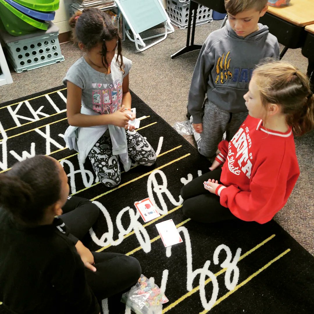 SchultzHartley3's tweet photo. Complete/Incomplete sentence sorting in small groups today. https://t.co/ioXLH8OGgG