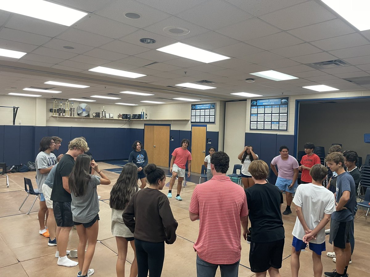 JohnsonFCA1's tweet photo. Sorry for the late post!! But we had another amazing FCA meeting earlier this week!! Love getting this group together for fellowship!! See y’all Oct. 24th!! https://t.co/EBcDhGJKNq
