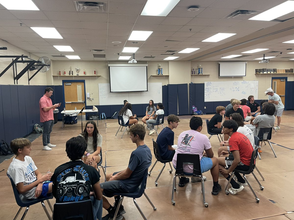 JohnsonFCA1's tweet photo. Sorry for the late post!! But we had another amazing FCA meeting earlier this week!! Love getting this group together for fellowship!! See y’all Oct. 24th!! https://t.co/EBcDhGJKNq