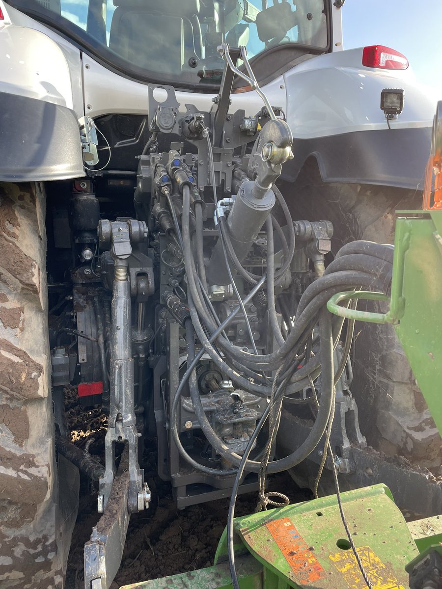 hattonmark40's tweet photo. Its been a long time since I sat in a Valtra, let alone driven one. I have to say the new Q Series from @ValtraGlobal is a truly impressive piece of kit! #Smarttour @TheFarmingForum @mydirectdriller https://t.co/V7mKWifXqc