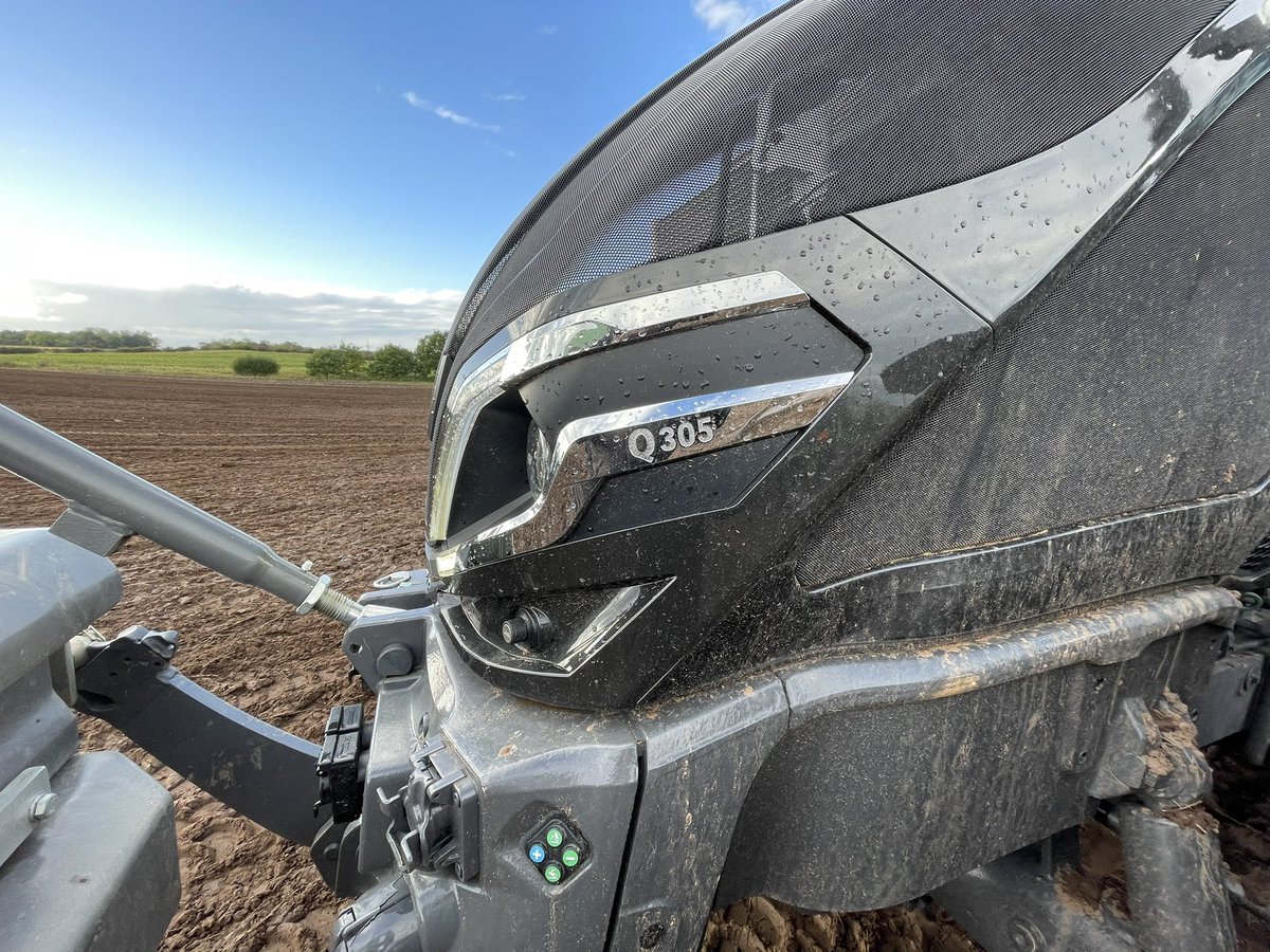 hattonmark40's tweet photo. Its been a long time since I sat in a Valtra, let alone driven one. I have to say the new Q Series from @ValtraGlobal is a truly impressive piece of kit! #Smarttour @TheFarmingForum @mydirectdriller https://t.co/V7mKWifXqc