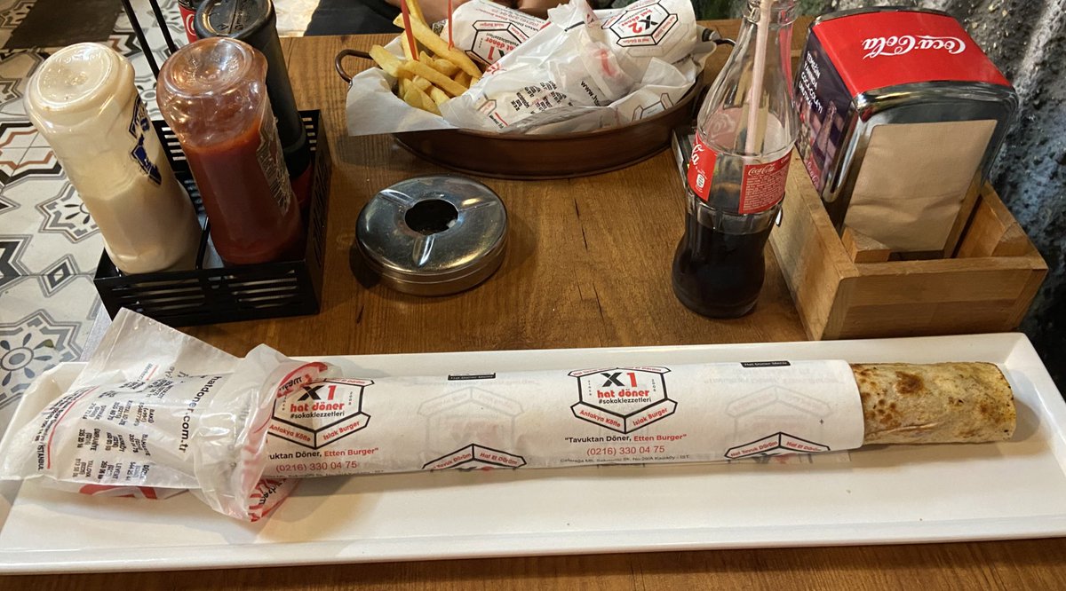 İstanbul’da en güzel Hatay usulü tavuk döner yapan mekan. Sırf burası için 1 saat 15 dakika yol geliyorum, her gelişimde de birini yanımda getiriyorum 😂