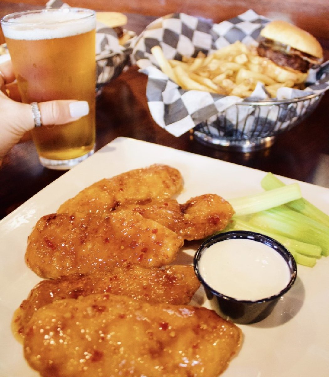 Weekend Fuel at #HarvardGardens 🍺🍗 Enjoy our Chicken Tenders or Wings with your choice of sauce: Buffalo, BBQ, or Sweet Chili🤤